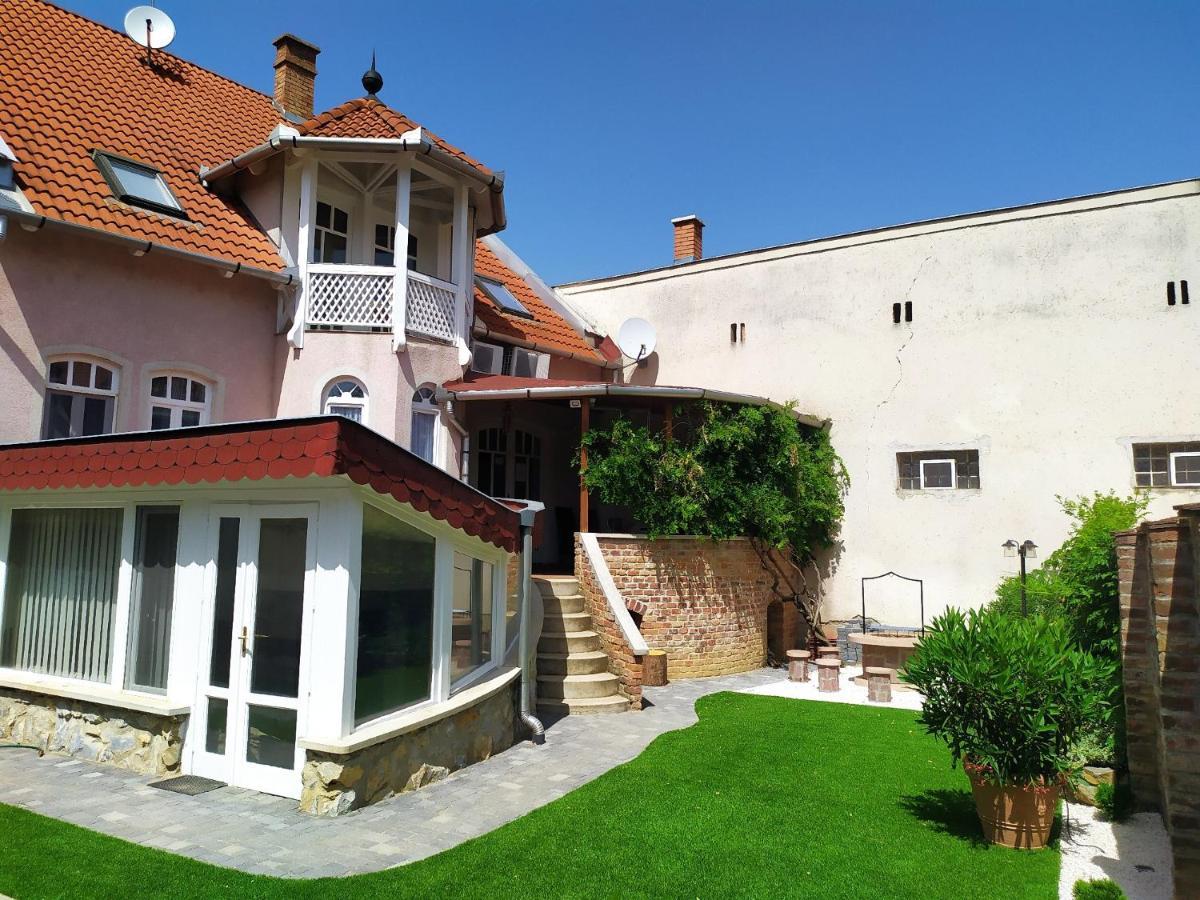 Zoli Apartmanok-Zoli Koelcsey 19 Villa Hajduszoboszlo Exterior photo